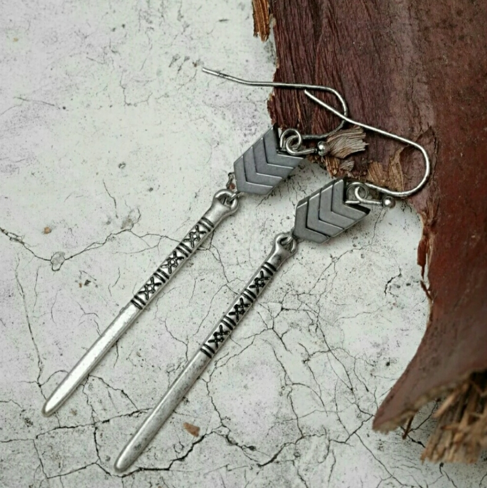2/$45 Beautiful Chevron Fashion Earring Silver